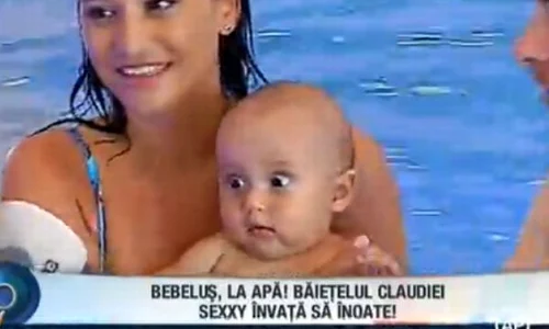 Băieţelul Claudiei învaţă să înoate cu un instructor personal jpeg