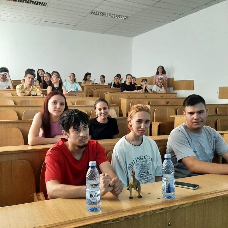 Zeci de elevi ai liceului „Ioniță Asan” au participat la școli de vară FOTO: arhiva L.T. „I. Asan” 