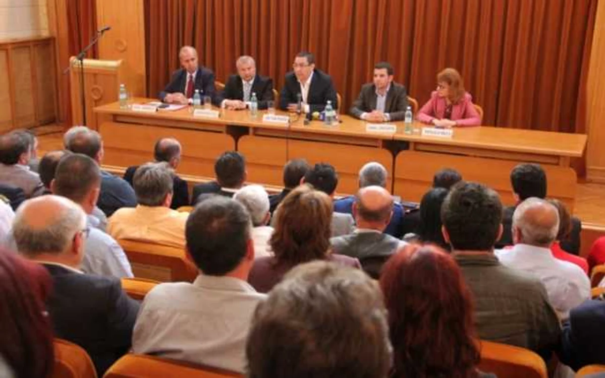 În timpul vizitei facute la Brăila, în luna mai a acestui an, Victor Ponta a atins şi subiectul podului peste Dunăre   FOTO Obiectiv Vocea Brăilei