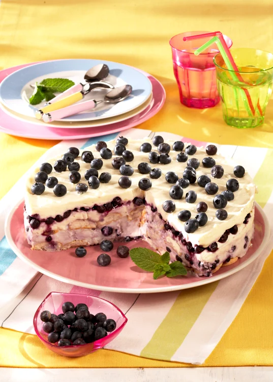
    Desert ușor cu mascarpone și afine    