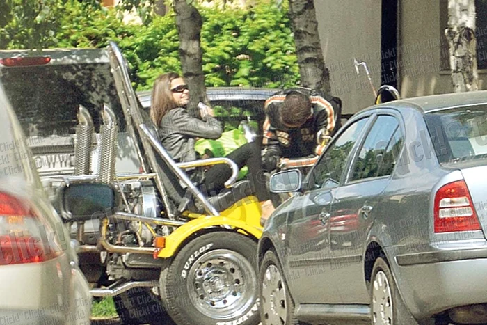 Cristi Boureanu  a avut-o ca pasageră  pe motor pe  fiica Ioana (Fotografii: Alex Muscaliu)