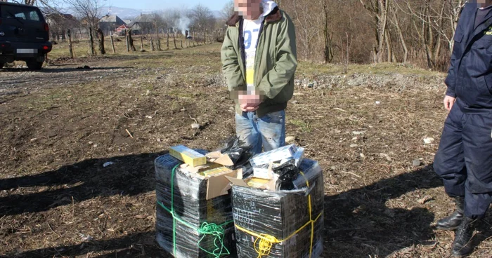 Tinerii transportau ţigări în valoare de aproximativ 13.000 de lei