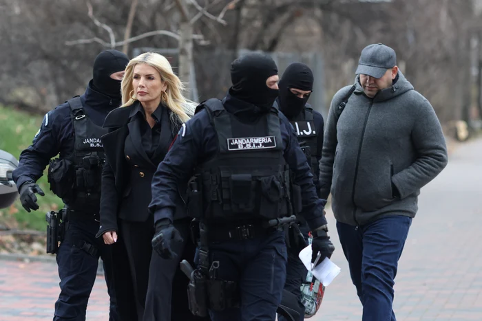 Laura Vicol şi Vladimir Ciorbă sunt arestaţi pentru 30 de zile. FOTO: Inquam/George Călin