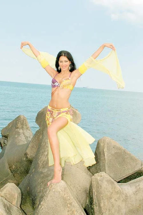 † Mihaela Tucă (24 de ani) dansatoare (Fotografii: Facebook/observator de constanţa/cuget liber)