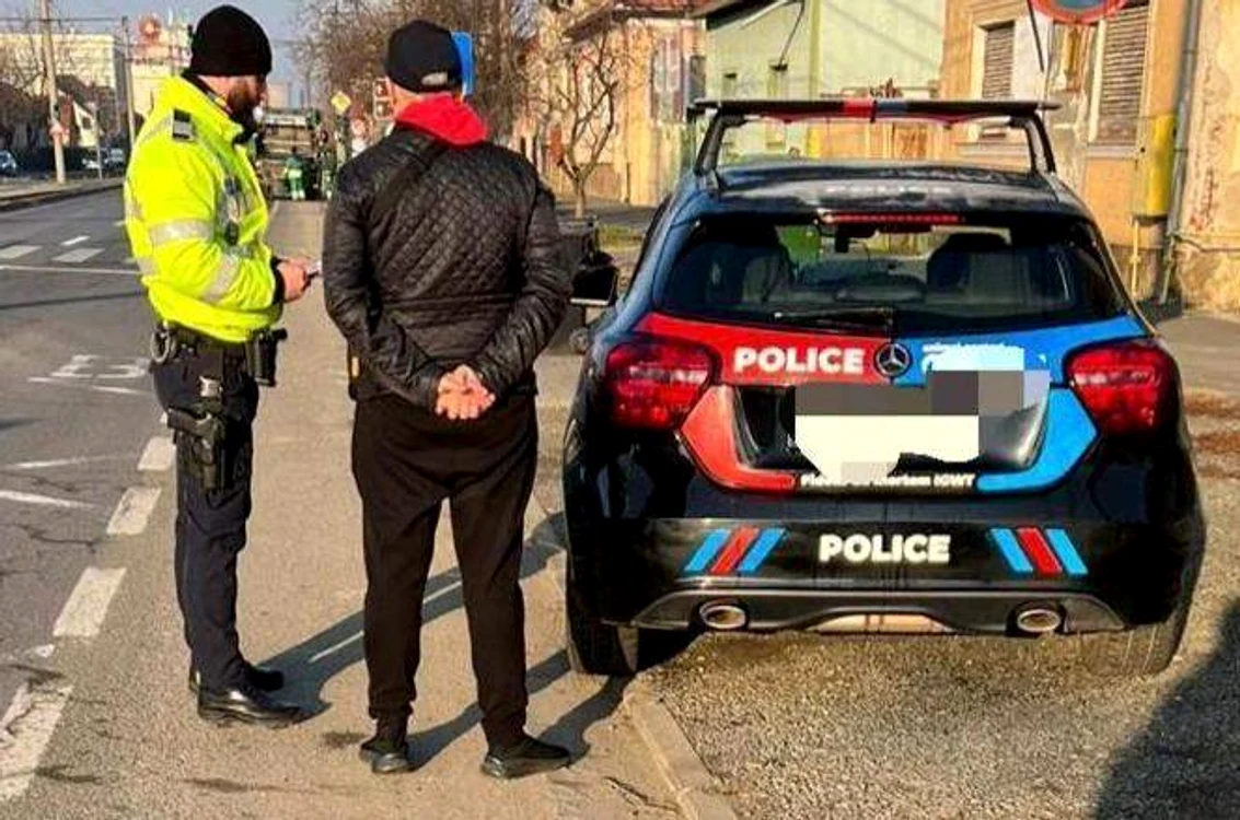 Mașina a fost oprită în trafic FOTO IPJ Arad 