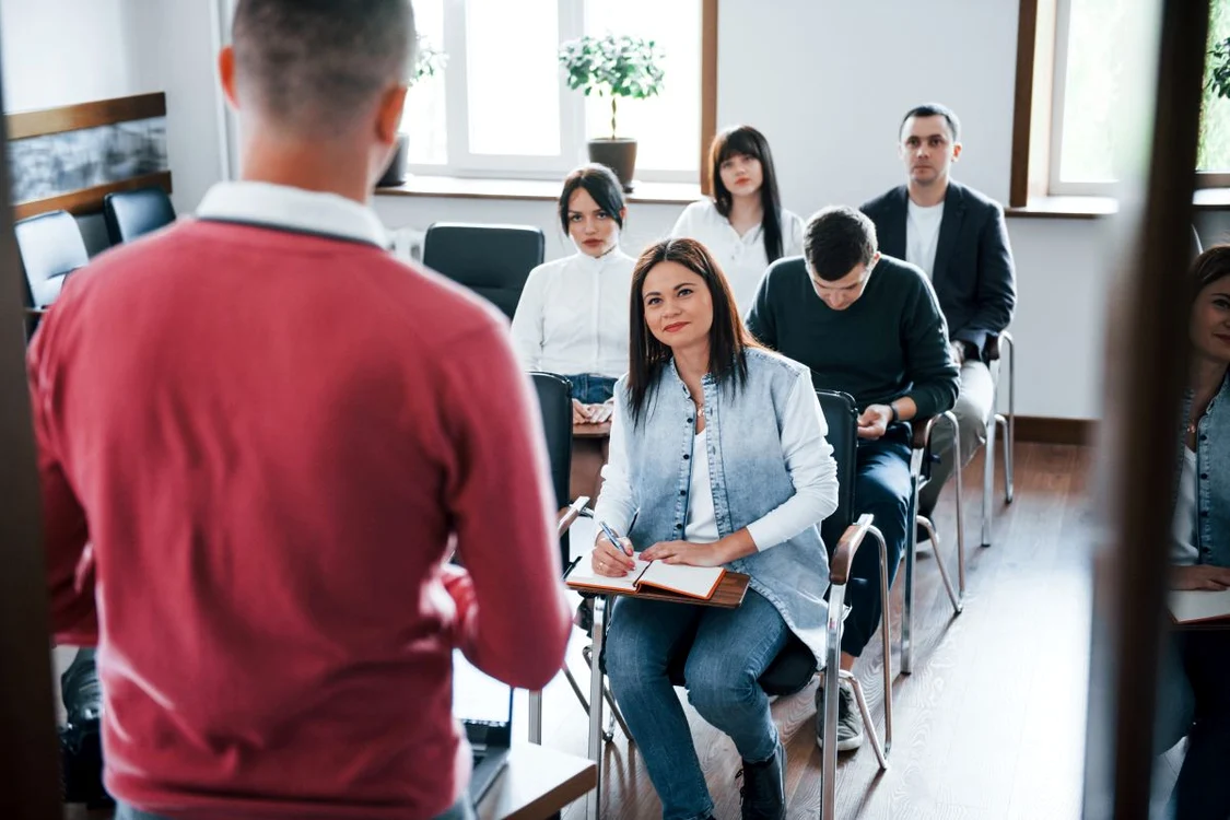 Elevii cer rezilierea contractului de muncă al profesorului Foto: Freepik