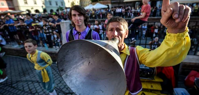 Spectacol pe Pietonala Nicolae Bălcescu din Sibiu           FOTOGRAFII: Paul Băilă, Sebastian Marcovici