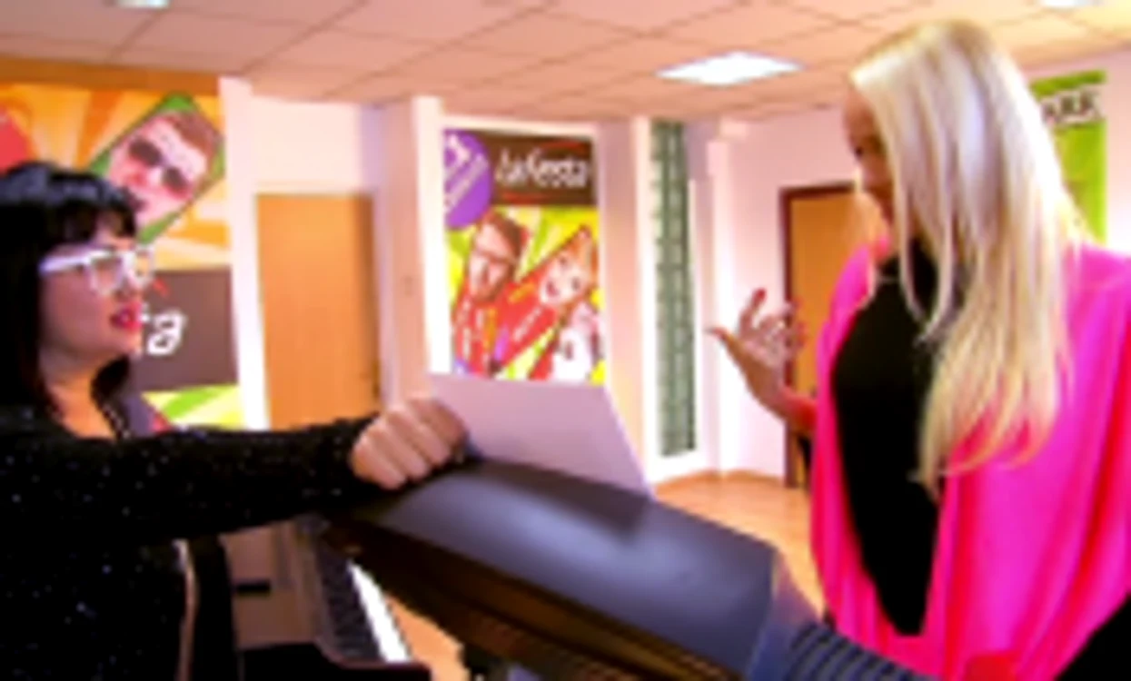 Anda Adam încearcă să cânte în timp ce aleargă pe bandă FOTO Antena 1