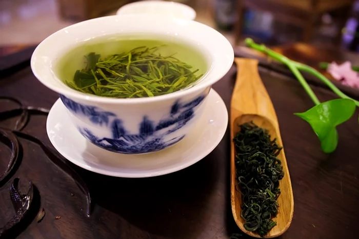 Dealurile pline cu ceai verde sunt o resursă importantă pentru popoarele din Asiafoto: pixabay.com