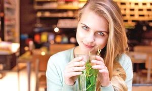 femeie ceai12121221 jpeg