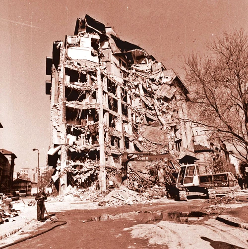 33 de blocuri s-au prăbușit în București, în 4 martie 1977Foto: Agerpres