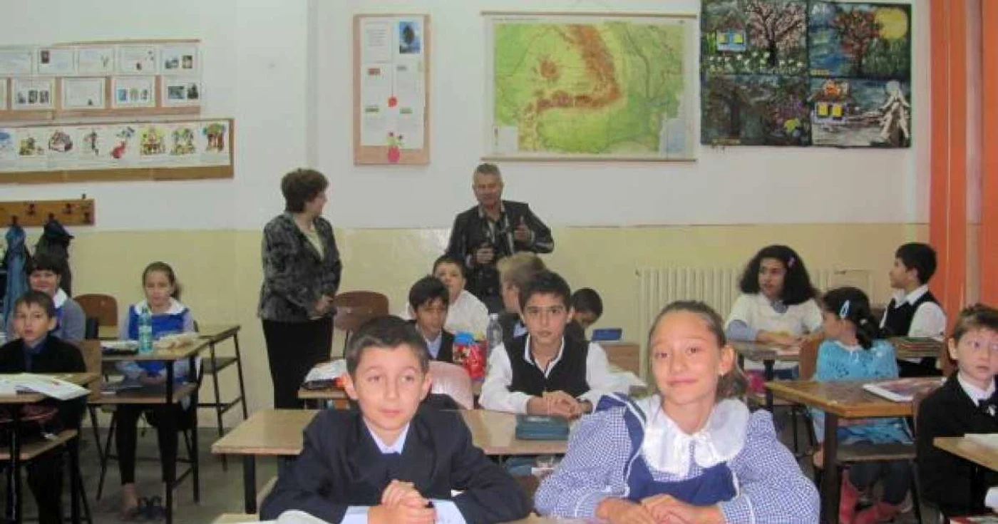 Peste 700 de elevi riscă să fie evacuaţi de la Colegiul Naţional „Elena Cuza“