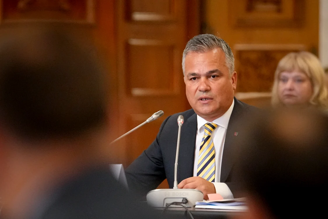 Adrian Veștea a venit cu un răspuns referitor la derogările primarilor. Foto: Mediafax