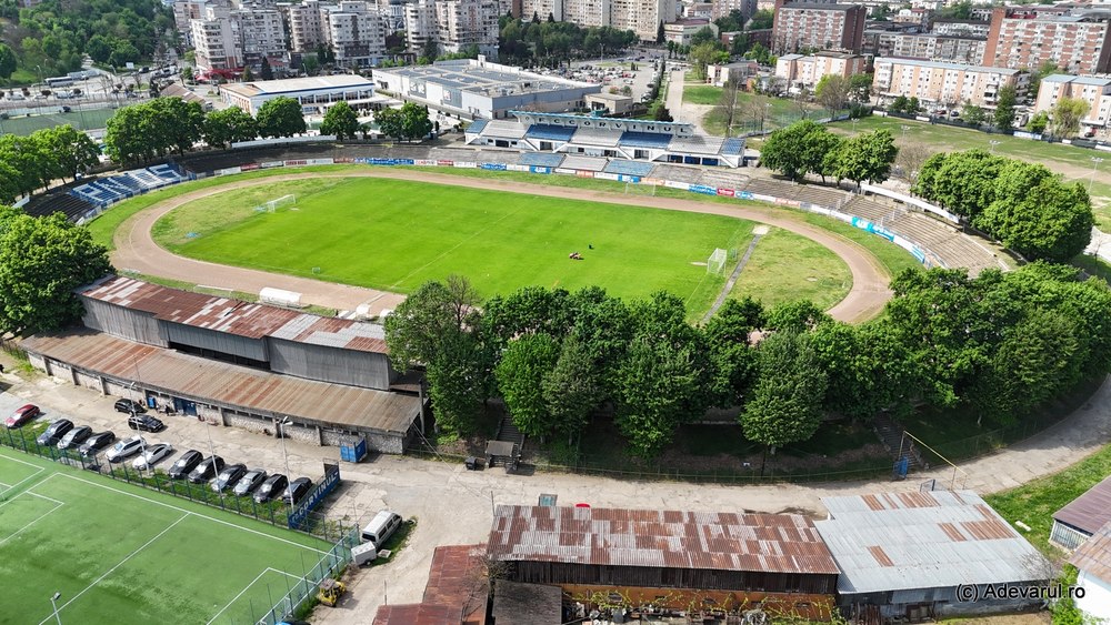 Stadionul unde 30.000 de oameni l-au primit pe Hrușciov, demolat după 66 de ani. A fost un simbol al „orașului muncitoresc”