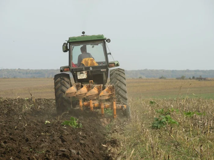 Teledetecţia întârzie plăţile către fermierii din Dâmboviţa