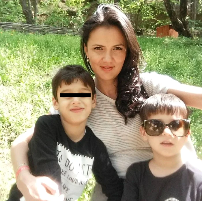 Carmen, alături de cei doi fii, Ştefan şi Ion