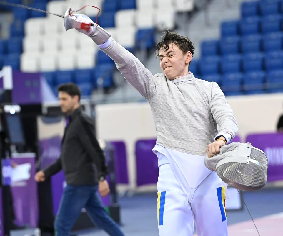 Vlad Covaliu, dezlănțuit la Cupa Mondială. Foto Facebook Federația Română de Scrimă