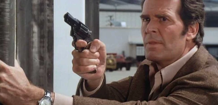 James Garner, în rolul detectivului Jim Rockford, din serialul „The Rockford Files“