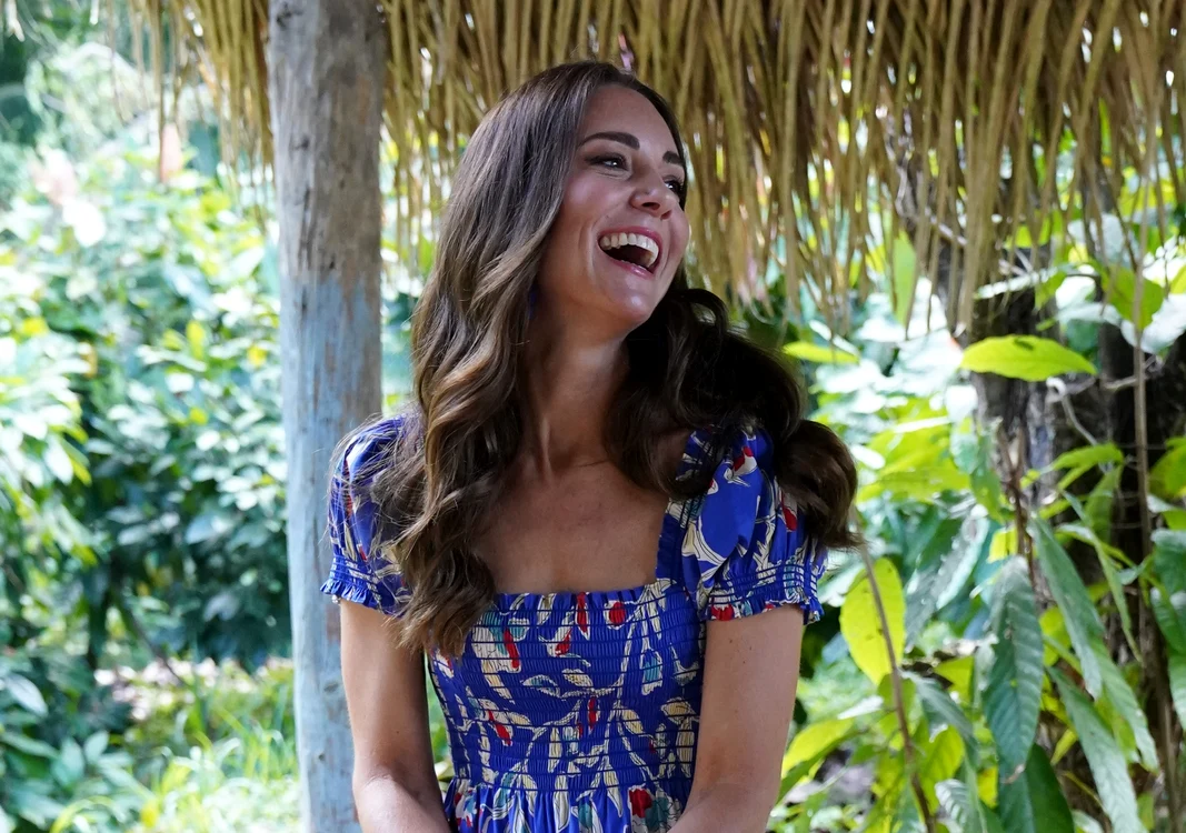 Kate Middleton s-a distrat de minune la o fermă de cacao din Belize. Foto: Getty