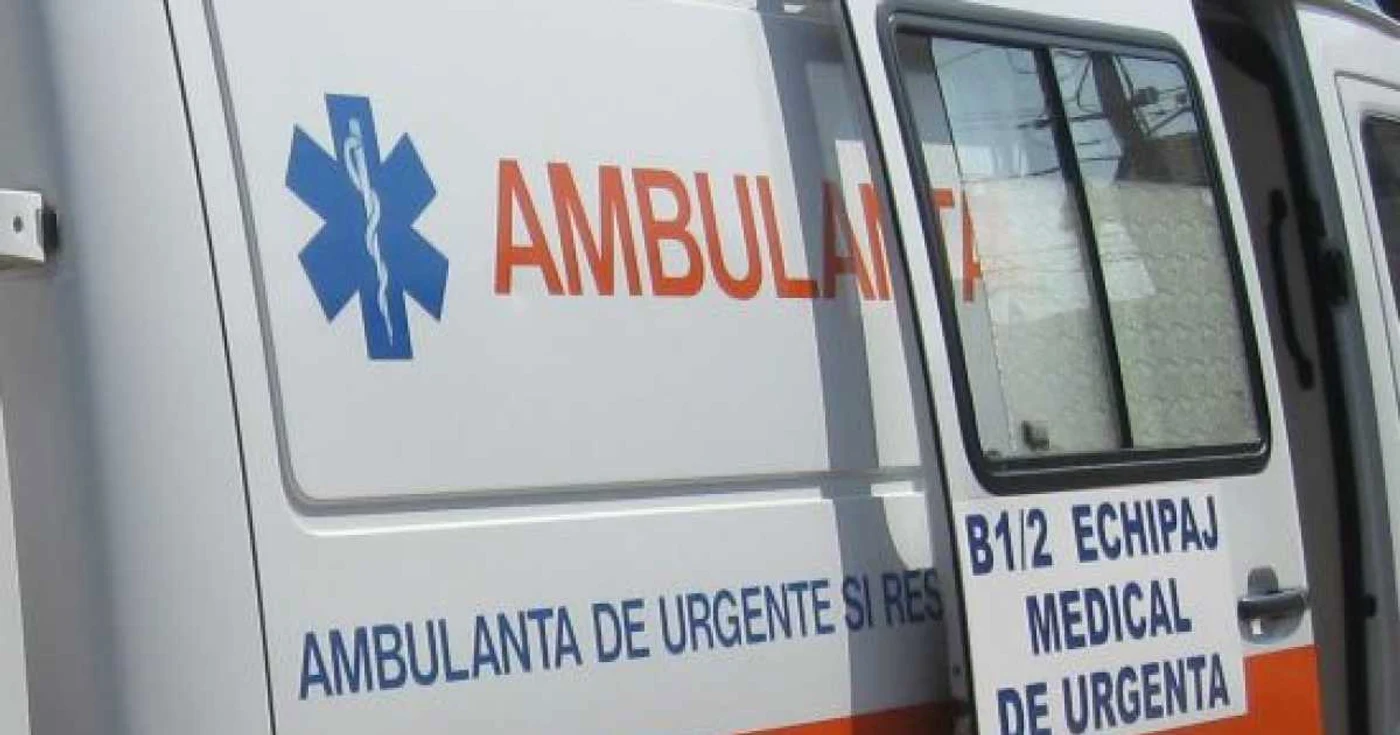 Victimele au fost transportate la spitalul din Petroşani.