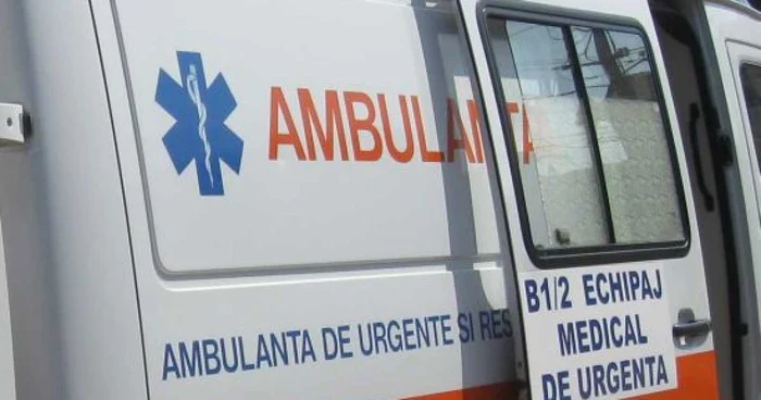 Victimele au fost transportate la spitalul din Petroşani.