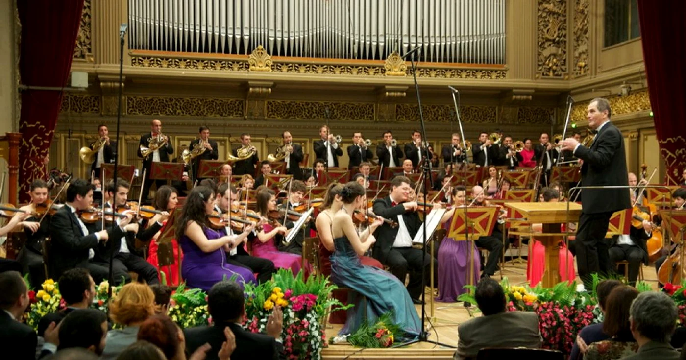 Orchestra Naţională de Tineret a României, în timpul unui concert FOTO: orchestratineret.ro