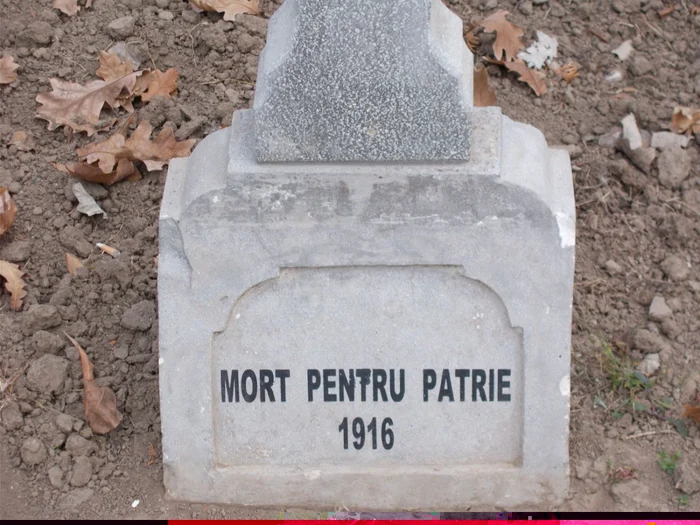 Osemintele lt. Stoicescu se află în Cimitirul Eroilor din Călăraşi FOTO I.S: