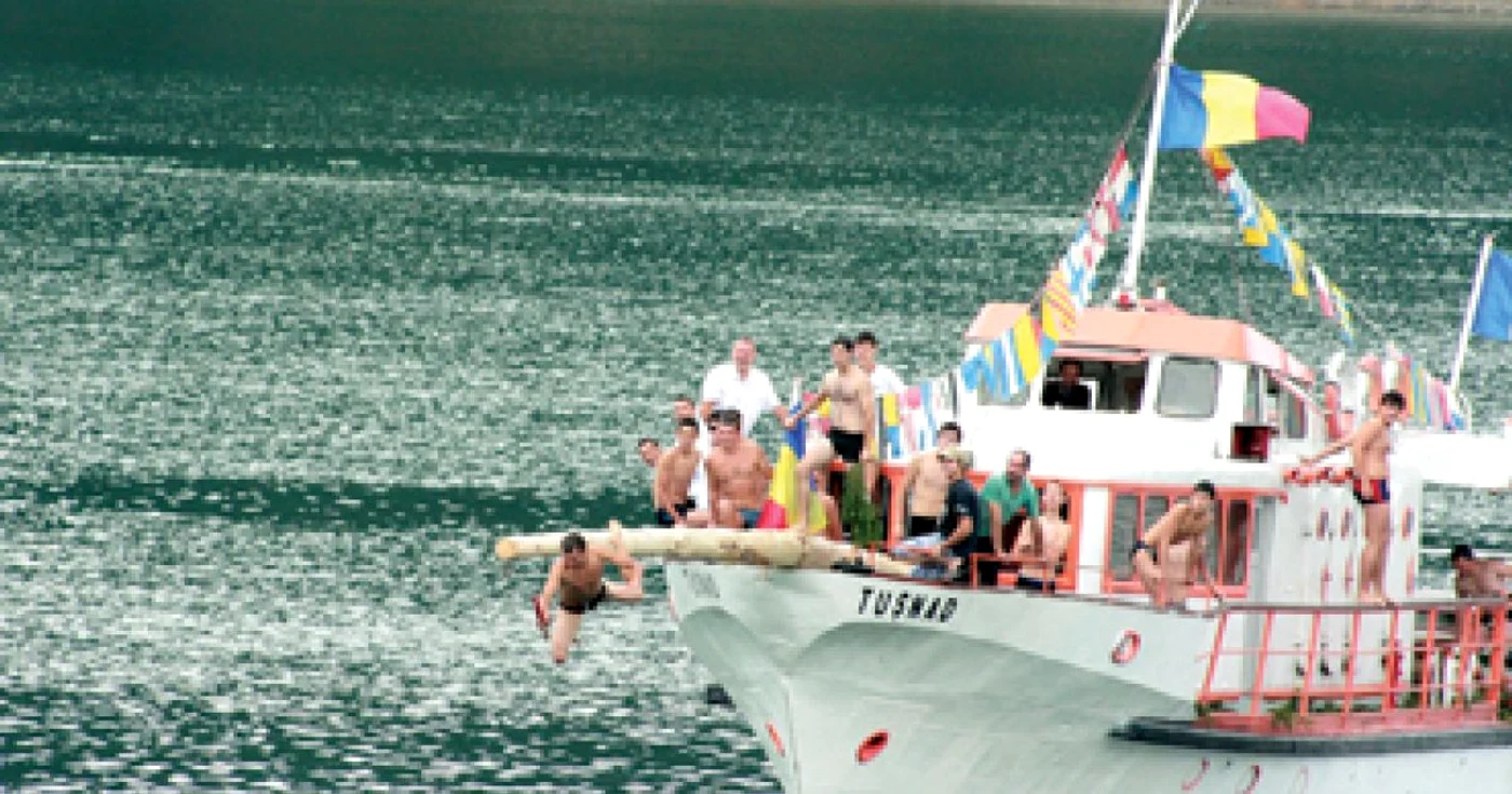 Neamţ: Ziua Marinei sărbătorită între munţi, la Bicaz