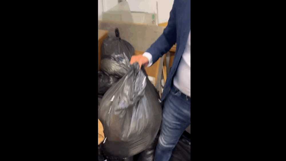 Scandal la Budapesta: Péter Magyar a descoperit saci cu documente distruse și materiale de campanie într-un fost minister controlat de Viktor Orbán