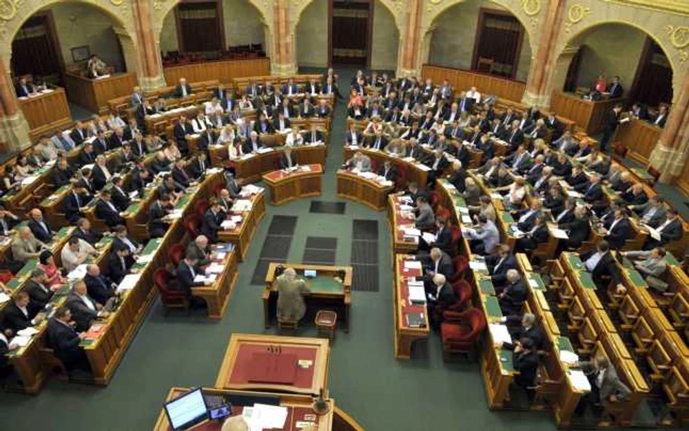 Ungaria reduce salariile parlamentarilor. Ce venituri vor avea deputații după reformă