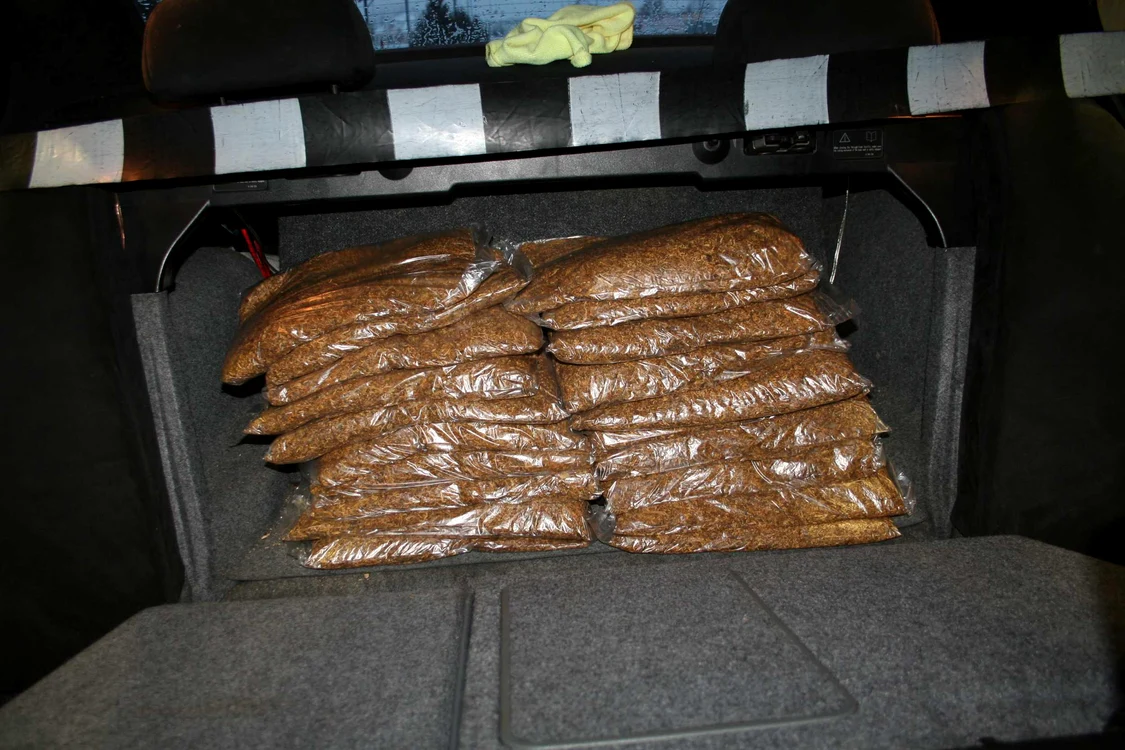 Cetăţeanul maghiar a fost prins cu 35 de kilograme de tutun ascunse în maşină