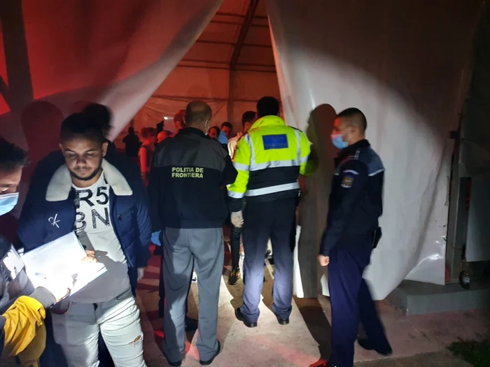 La Corabia, 170 de oameni au chefuit fără griji în club