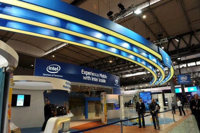 Intel se concentrează tot mai multe pe telefoane şi tablete.