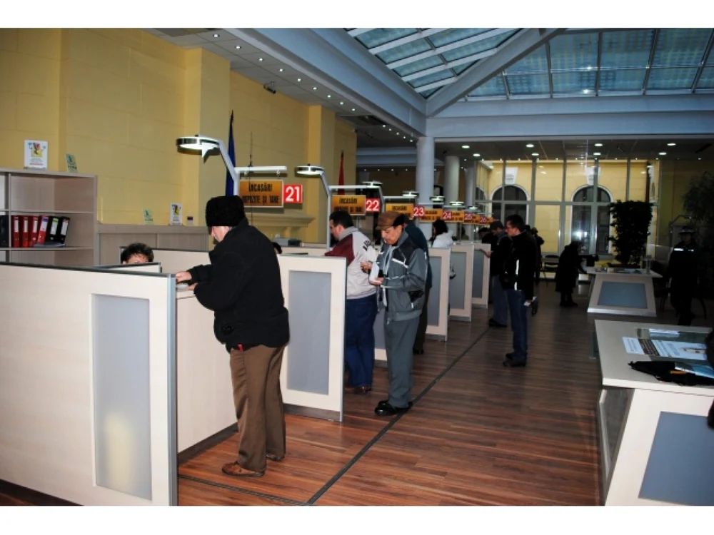Orădenii s-au înghesuit să-şi achite taxele Foto Adevărul