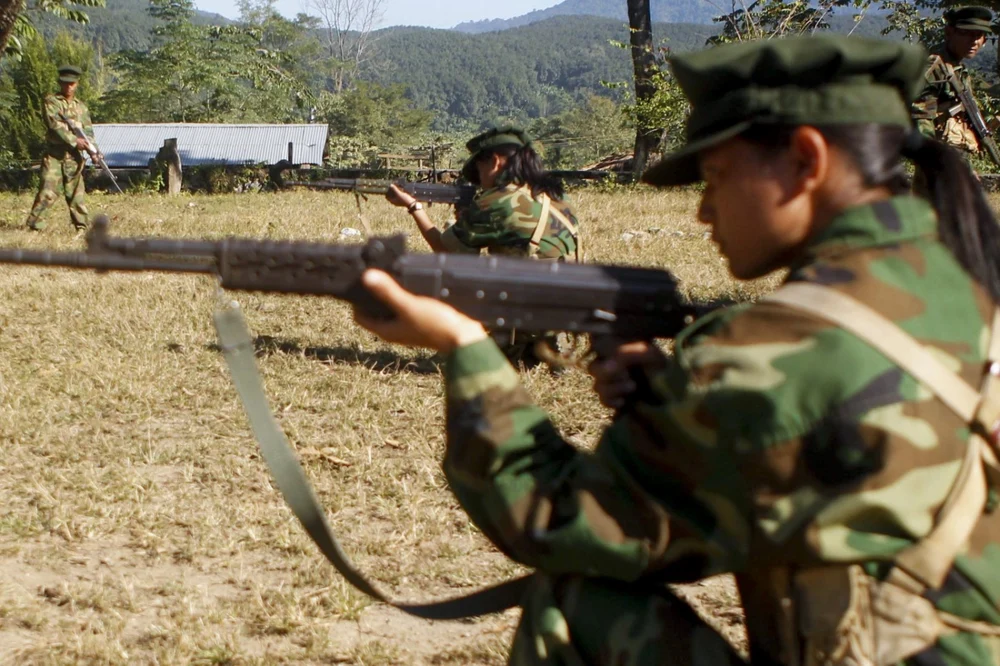 Letonia ar putea introduce recrutarea obligatorie a femeilor în armată. Statul vrea să își dubleze efectivele militare