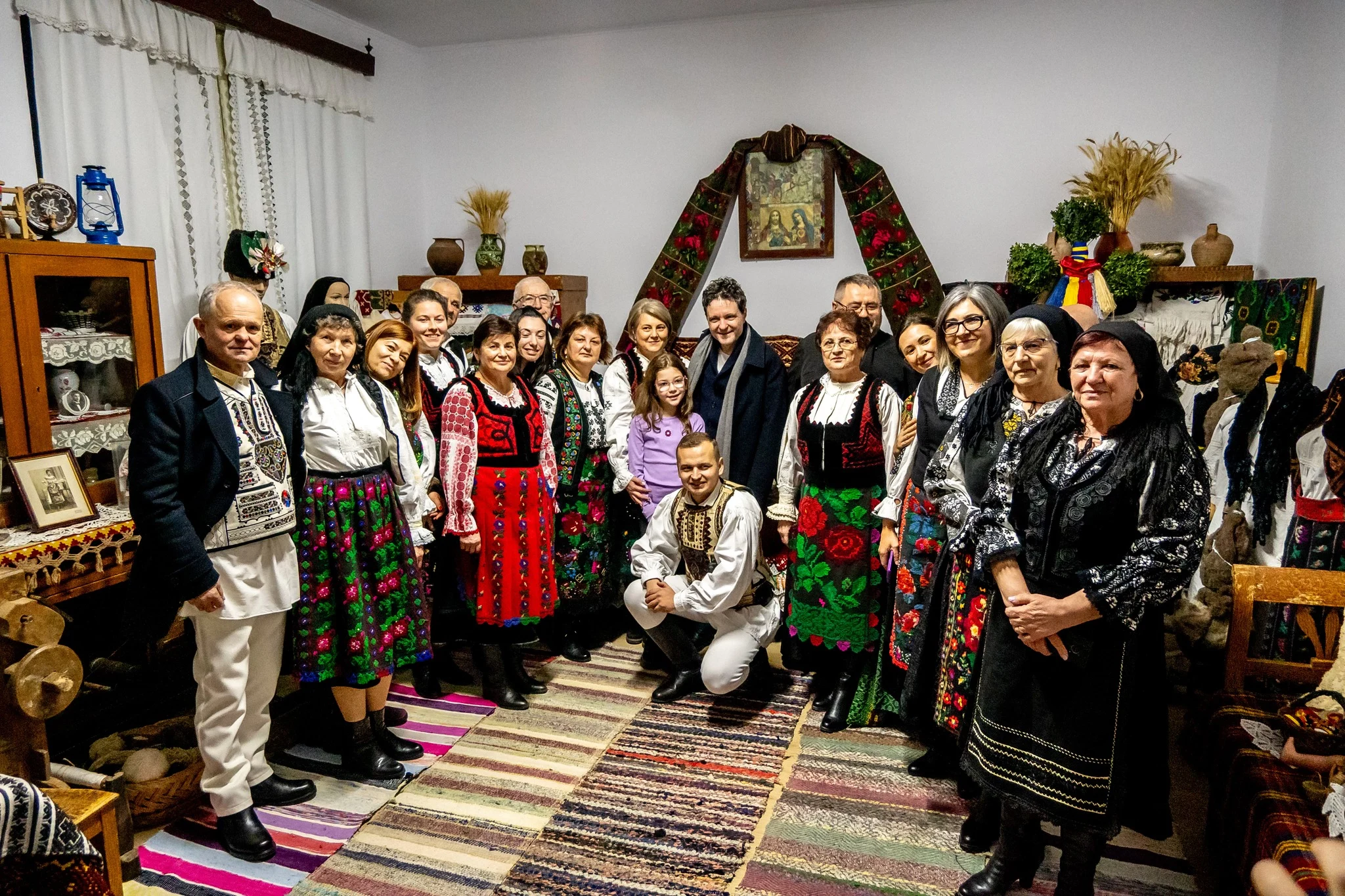 Nicușor Dan, momente emoționante la satul bunicilor săi de Crăciun: localnicii l-au întâmpinat cu colinde și urături