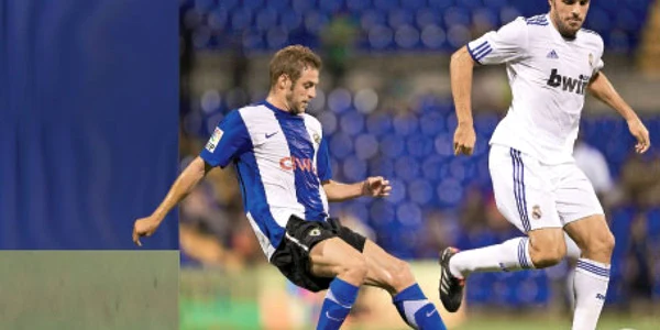 Pulhac (stânga) a jucat pentru Hercules cu Real Madrid, însă într-un amical