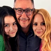 Victor Ponta, alături de soția, Daciana și fetițele sale, Maria și Irina Sursa: Instagram  