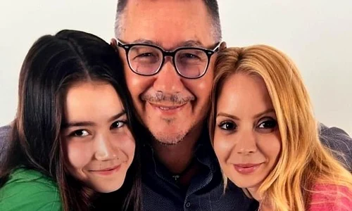 Victor Ponta, alături de soția, Daciana și fetițele sale, Maria și Irina Sursa: Instagram  