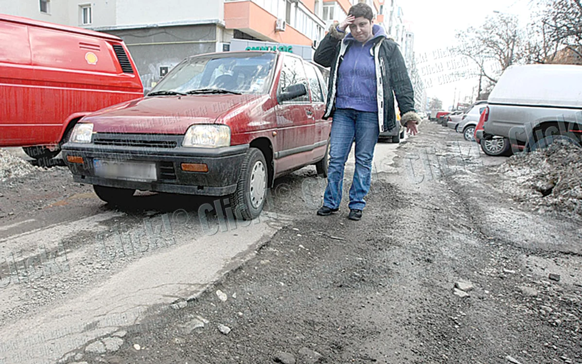 Hermina Muşat e  îngrozită prin ce gropi  trebuie să intre cu maşina