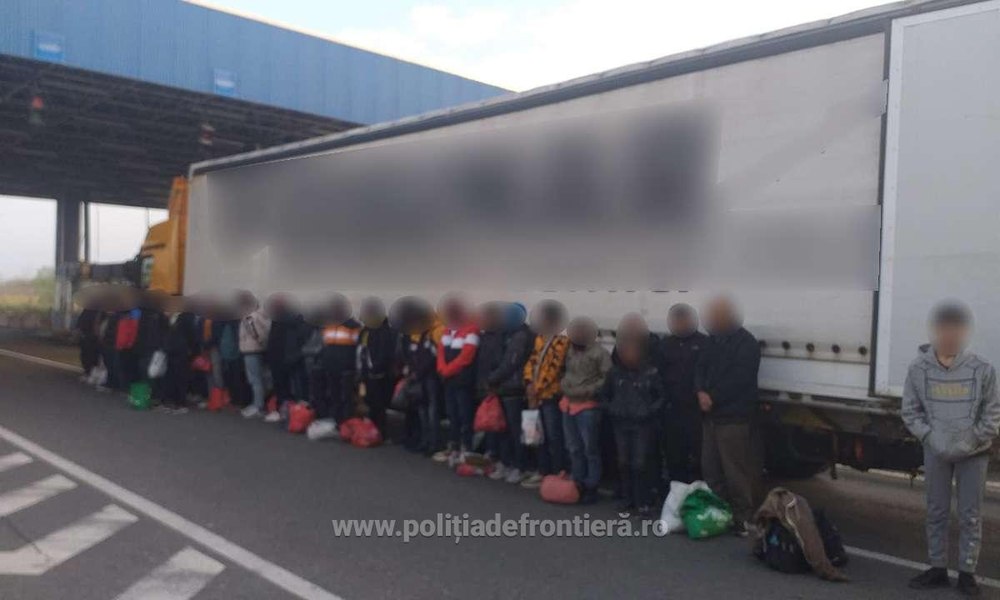 Traficanți de migranți, prinși de DIICOT. Cum erau tranportați cetățenii afro-asiatici. „Ambele modalități au presupus risc de asfixiere”
