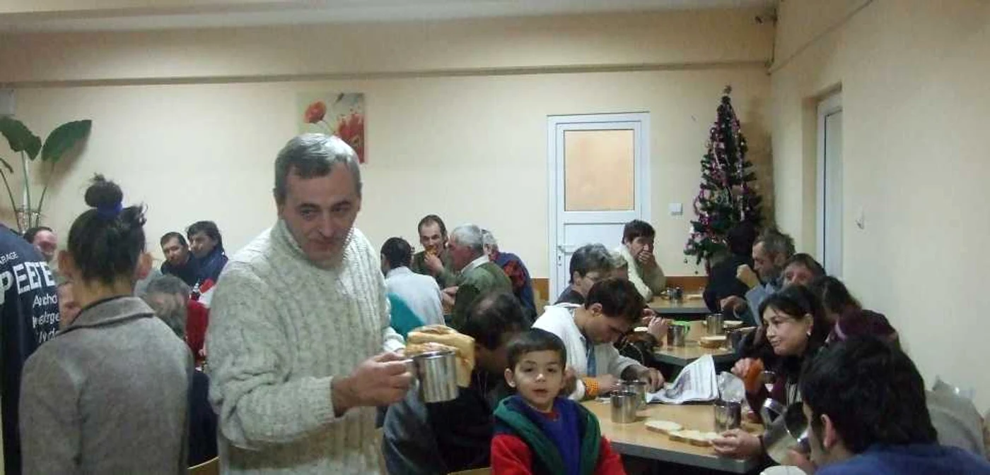 Adăpostul de noapte, singura speranță a zeci de oameni ai străzii