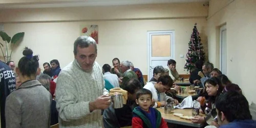 Adăpostul de noapte, singura speranță a zeci de oameni ai străzii  