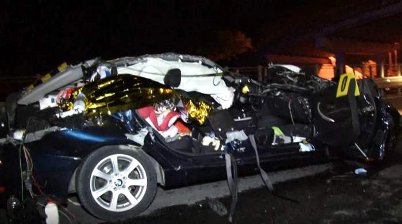 
    Șoferul autoturismului a întrat într-un șanțFoto: adevarul.ro  