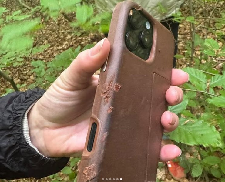 Telefonul care a supraviețuit unei căderi din avion, de la peste 800 de metri: „Nu era deloc spart și funcționează fără probleme”