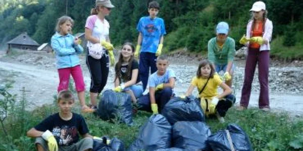 Bistriţa: VIDEO Campionii ecologizării vor face Munţii Rodnei lună şi bec