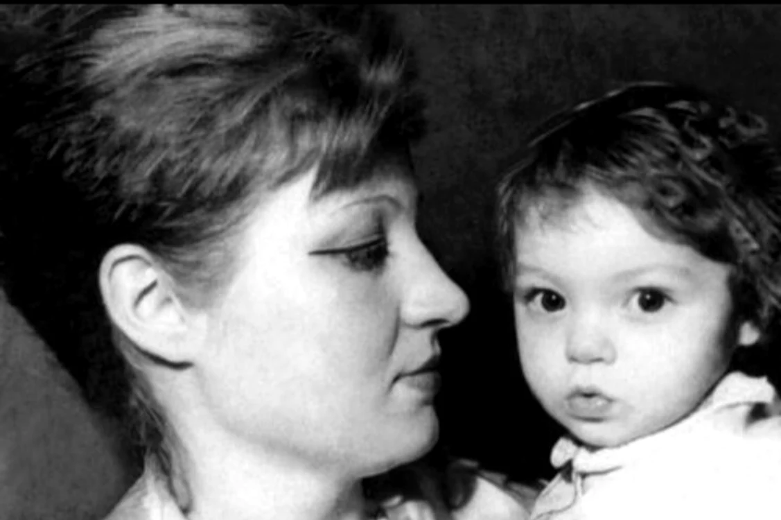 Valentina şi mama ei, în 1981