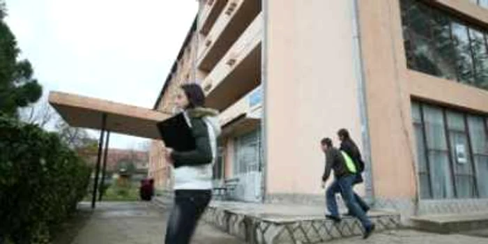 Craiova:Studenţii de la ţară, regii căminelor