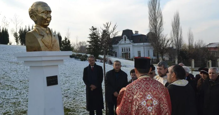Bustul ce îl reprezintă pe Nicolae Titulescu este amplasat pe bulevardul care îi poartă numele