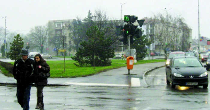 Tramvaiele vor trece peste spaţiul verde situat vizavi de Poliţia Rutieră